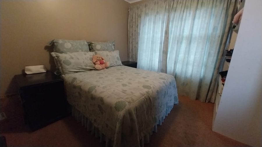 5 Bedroom Property for Sale in Sunnyridge Ext 3 Eastern Cape